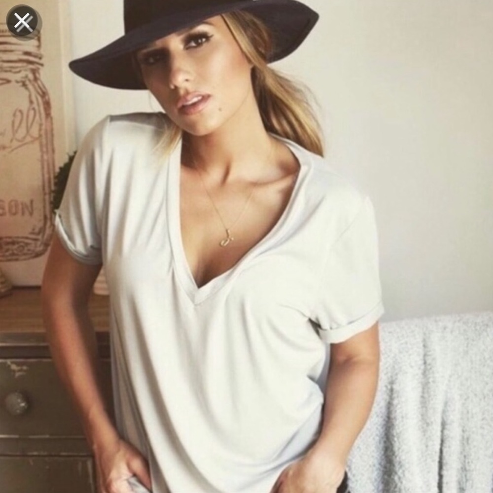 Kittenish Jessie tee
